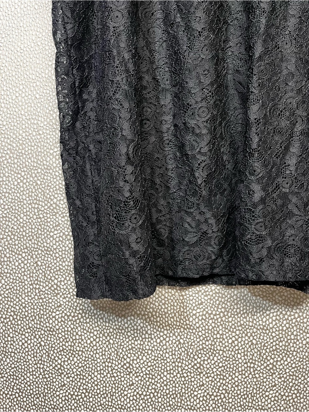 3 3X (22-24) Torrid Black Lace Sleeveless Sheer Yoke Blouse - Picture 3 of 8